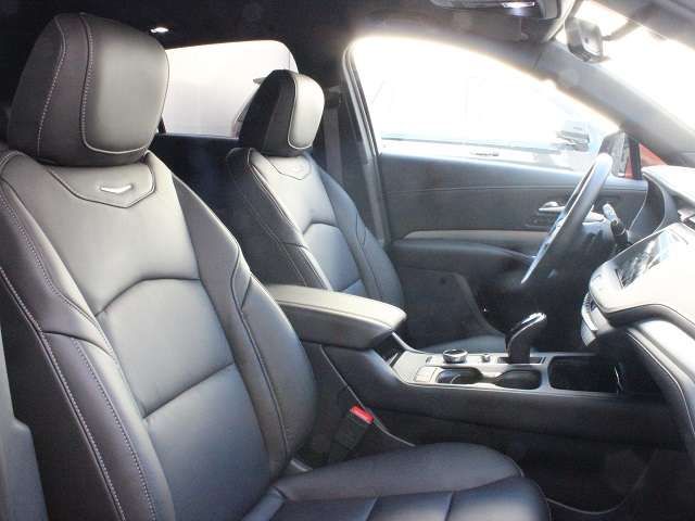 Cadillac XT4 2022-02 11684-6