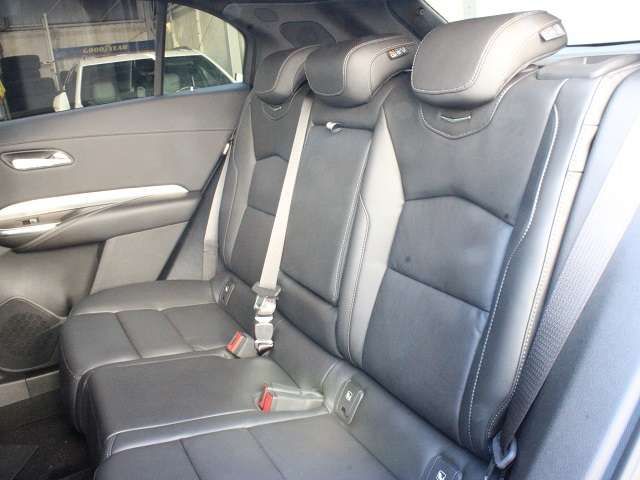 Cadillac XT4 2022-02 11684-12