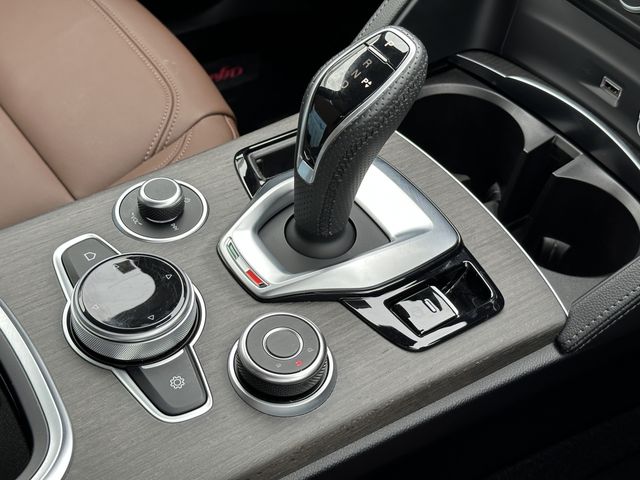 ALFA ROMEO STELVIO 2022-09 27713-9