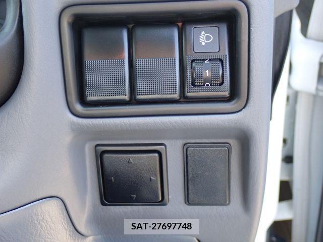Mazda BONGO VAN 2017-12 238807-12