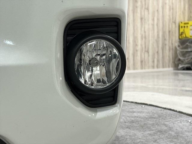 Toyota HIACE VAN 2019-07 182097-11