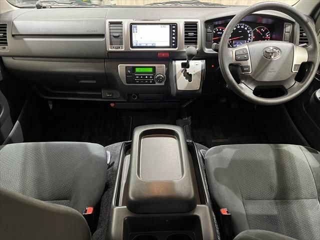 Toyota HIACE VAN 2019-07 182097-18