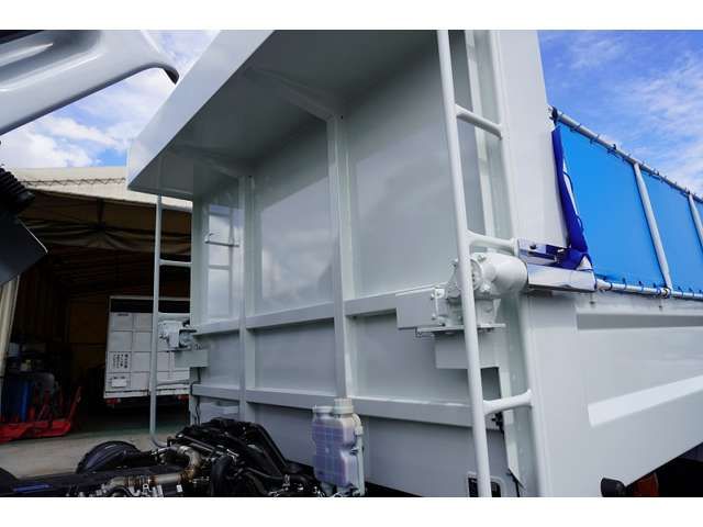 MITSUBISHI FUSO Fighter 2023-04 11483-15