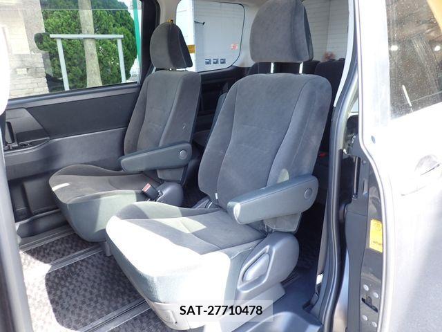 Toyota VOXY 2011-12 349615-10