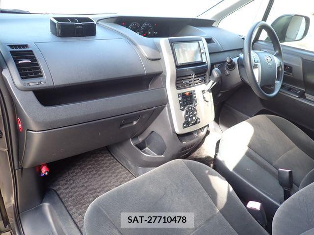 Toyota VOXY 2011-12 349615-8