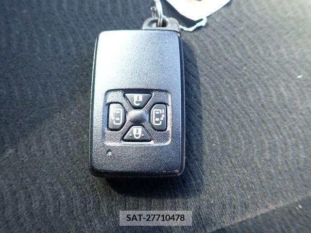 Toyota VOXY 2011-12 349615-27