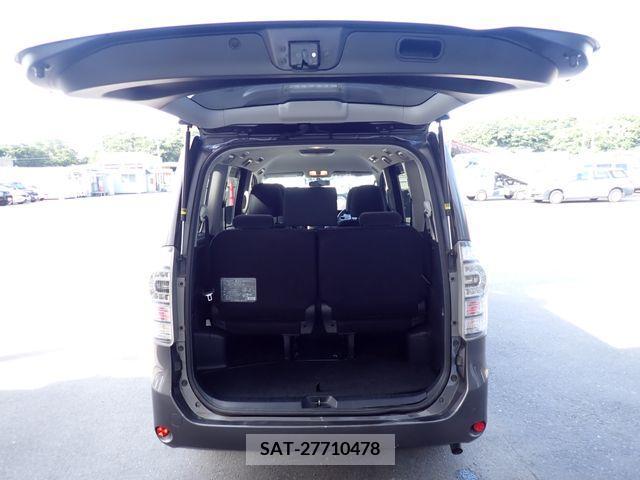 Toyota VOXY 2011-12 349615-21