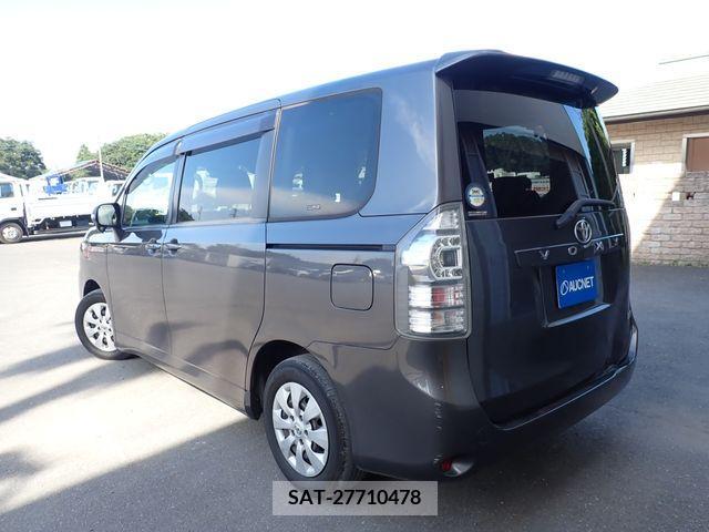 Toyota VOXY 2011-12 349615-2