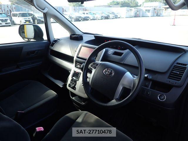 Toyota VOXY 2011-12 349615-1
