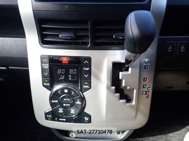 Toyota VOXY 2011-12 349615-17
