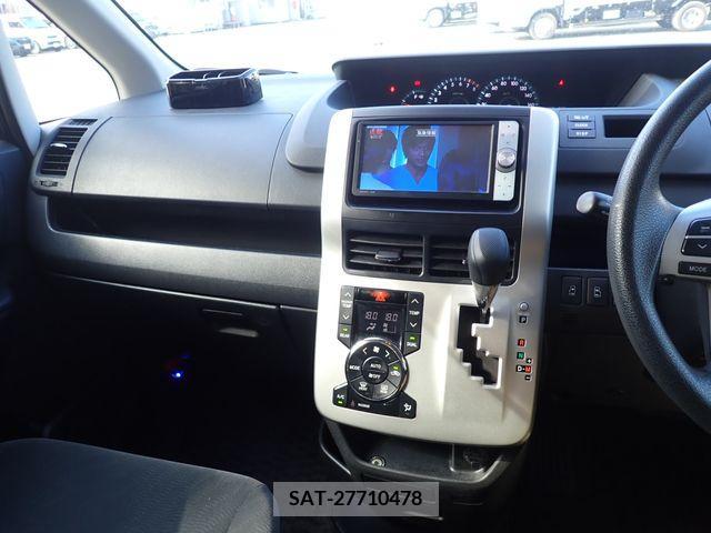 Toyota VOXY 2011-12 349615-16