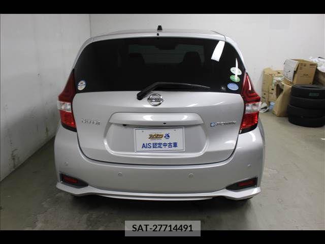 Nissan NOTE 2018-10 279963-2