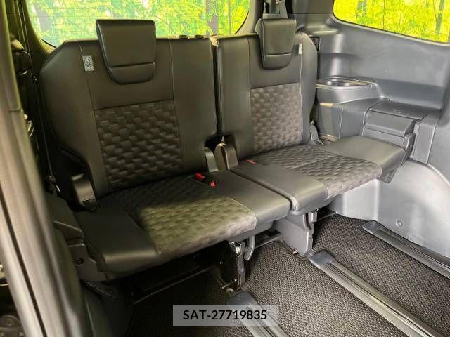 Toyota VOXY 2023-10 289031-10