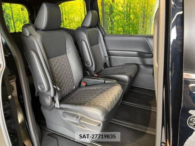 Toyota VOXY 2023-10 289031-9
