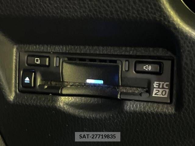 Toyota VOXY 2023-10 289031-7