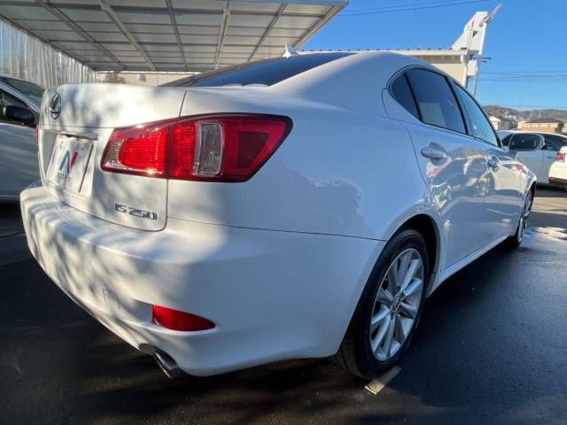 Lexus IS 2011-01 195071-17