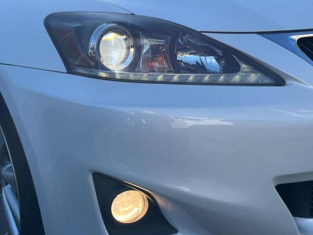 Lexus IS 2011-01 195071-13