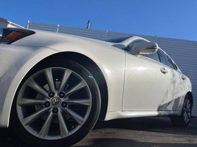 Lexus IS 2011-01 195071-12