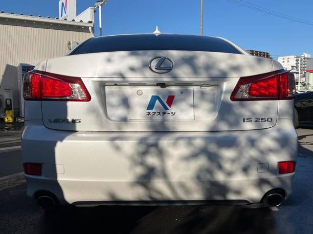Lexus IS 2011-01 195071-15