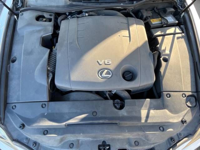 Lexus IS 2011-01 195071-18