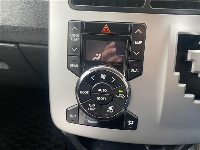 Toyota VOXY 2011-02 188285-17