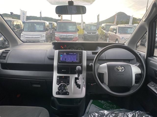 Toyota VOXY 2011-02 188285-1