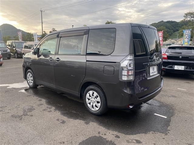 Toyota VOXY 2011-02 188285-13