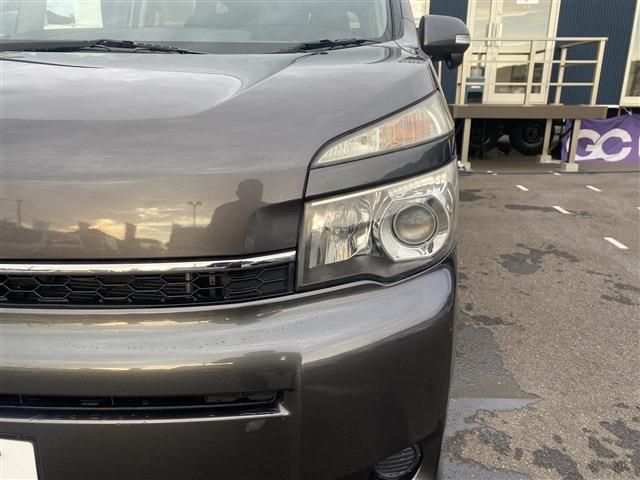 Toyota VOXY 2011-02 188285-8