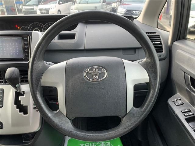 Toyota VOXY 2011-02 188285-24