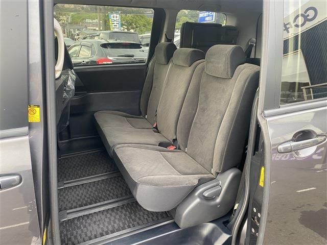 Toyota VOXY 2011-02 188285-4