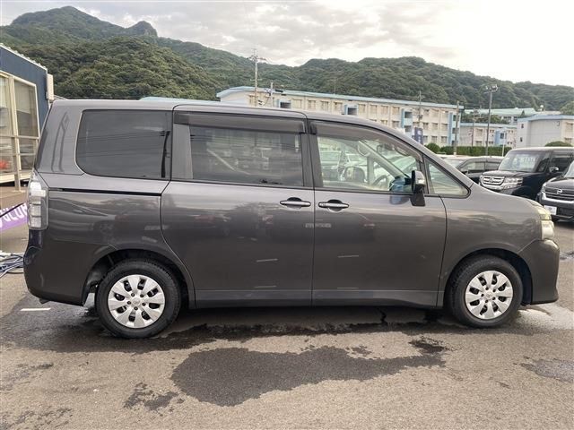 Toyota VOXY 2011-02 188285-11