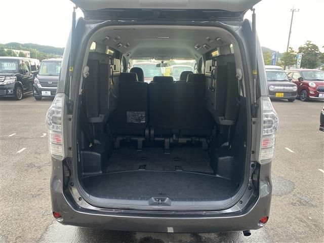 Toyota VOXY 2011-02 188285-7
