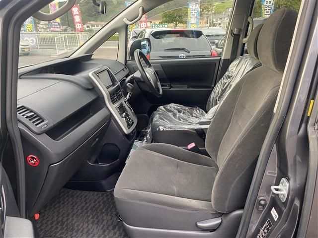 Toyota VOXY 2011-02 188285-3