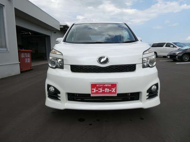 Toyota VOXY 2010-06 22824-2