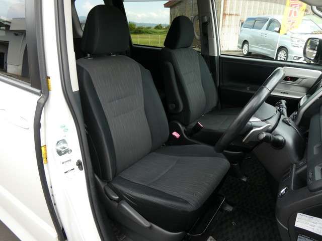 Toyota VOXY 2010-06 22824-12