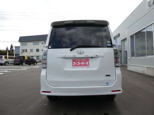 Toyota VOXY 2010-06 22824-3