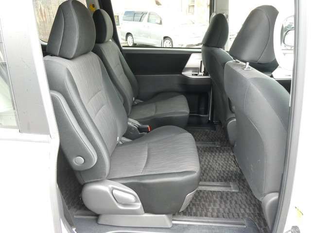 Toyota VOXY 2010-06 22824-13