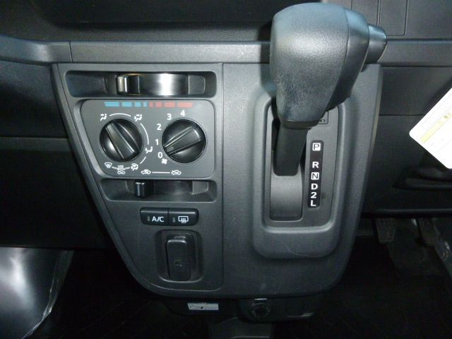 Toyota PIXIS VAN 2020-03 186116-17