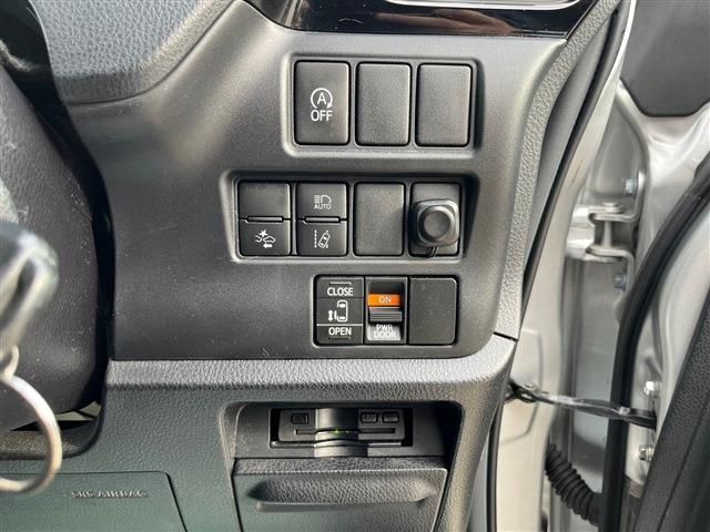 Toyota ESQUIRE 2016-05 194853-28