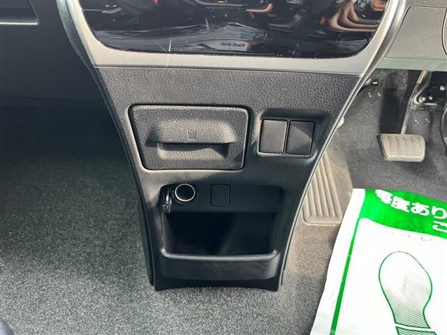 Toyota ESQUIRE 2016-05 194853-26