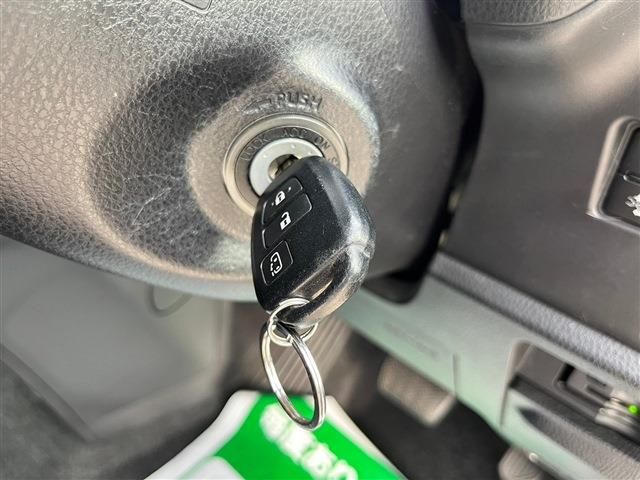 Toyota ESQUIRE 2016-05 194853-29