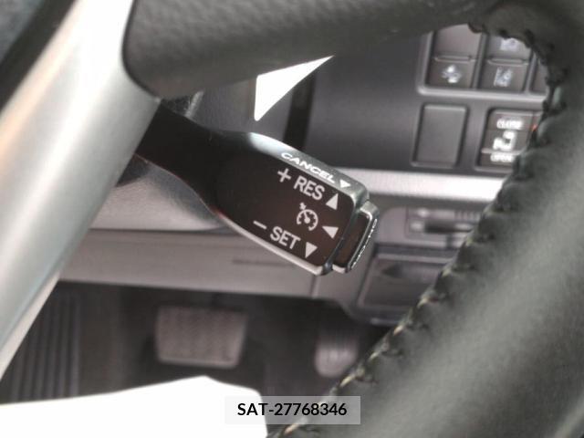 Toyota VOXY 2017-10 255630-15