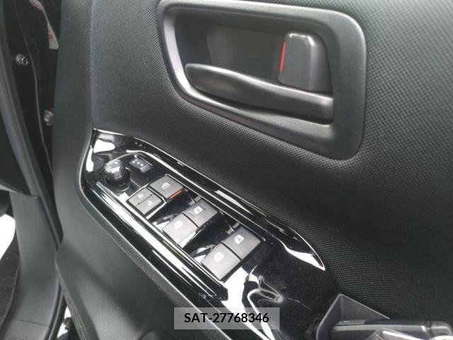 Toyota VOXY 2017-10 255630-12