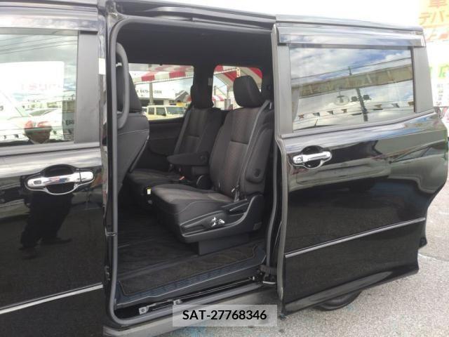 Toyota VOXY 2017-10 255630-9