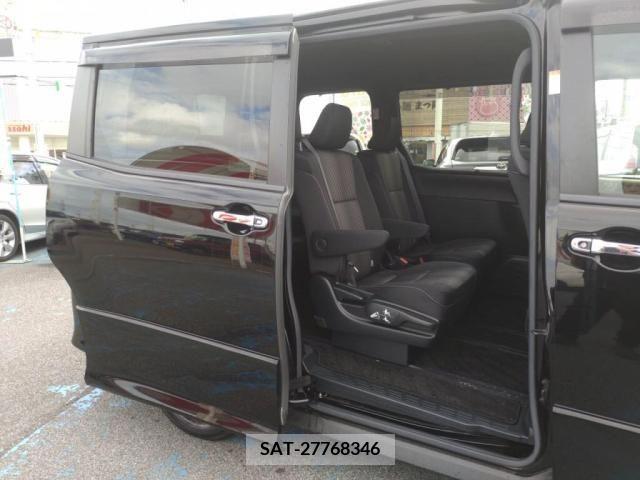 Toyota VOXY 2017-10 255630-8