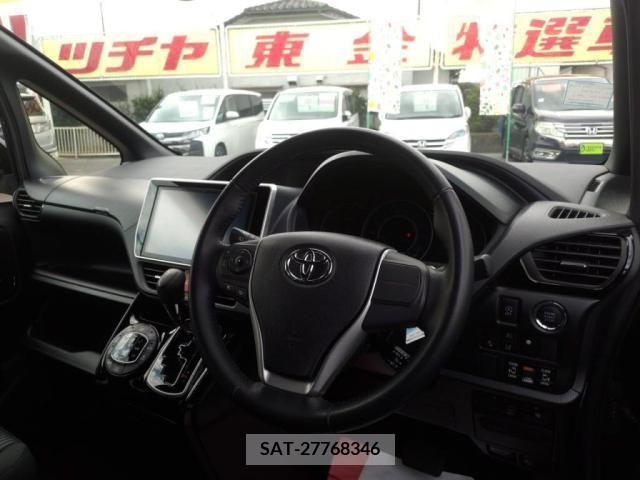 Toyota VOXY 2017-10 255630-2