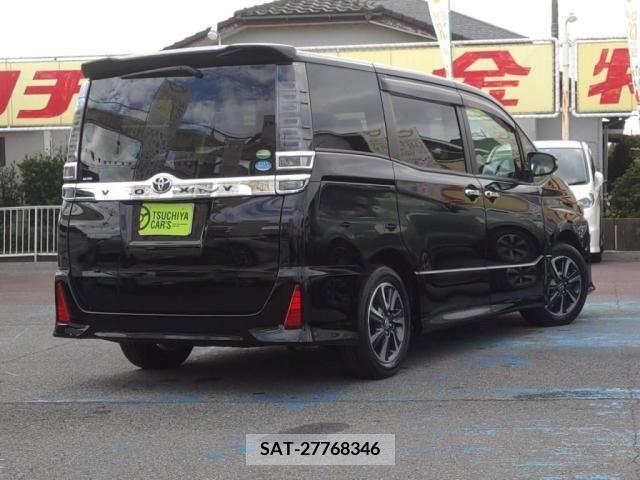 Toyota VOXY 2017-10 255630-1