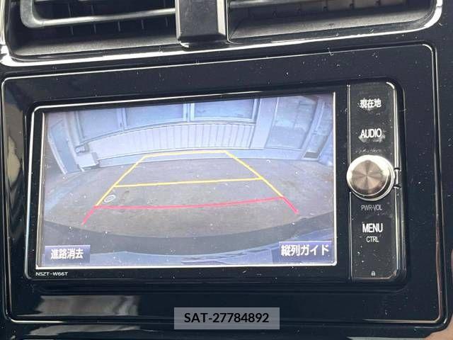 Toyota PRIUS 2017-06 330610-4