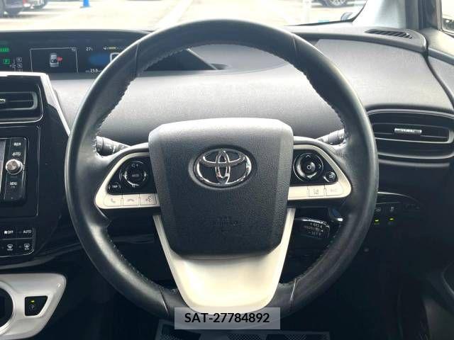 Toyota PRIUS 2017-06 330610-11