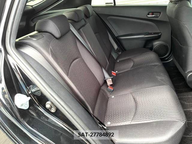Toyota PRIUS 2017-06 330610-9